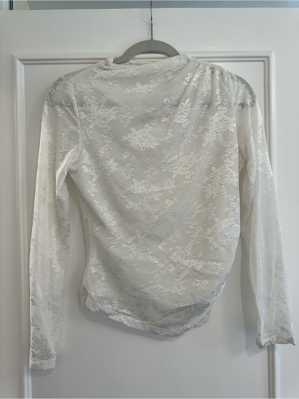 Women's White Floral Lace Long-Sleeve Top